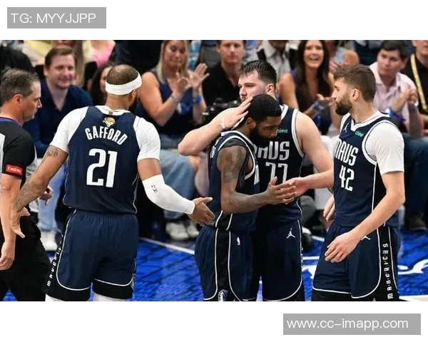 贝弗利称独行侠争冠潜力巨大双中锋阵容提升防守表现