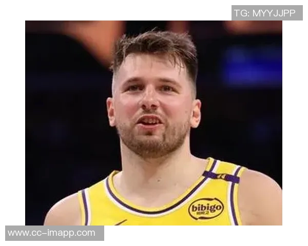 东契奇盛赞斯玛特防守技巧称其独特表现令人惊叹 东契奇盛赞斯玛特防守技巧称其独特表现令人惊叹