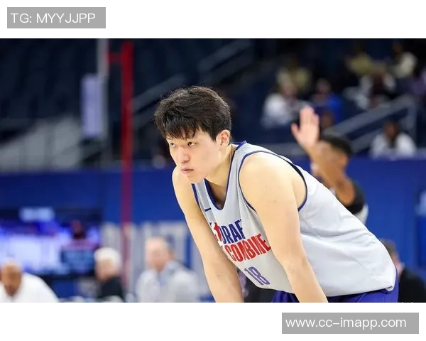 罗威称赞杨瀚森训练表现出色竞争对手的认可让人刮目相看