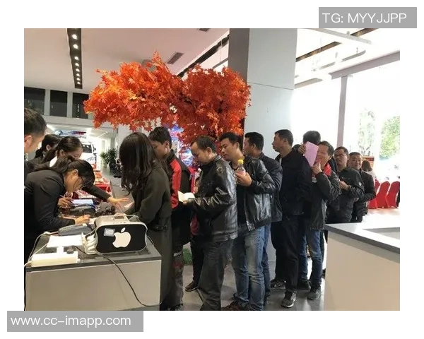 科尔怀念卢尼在大通中心的热烈掌声期待再次相聚的美好时刻